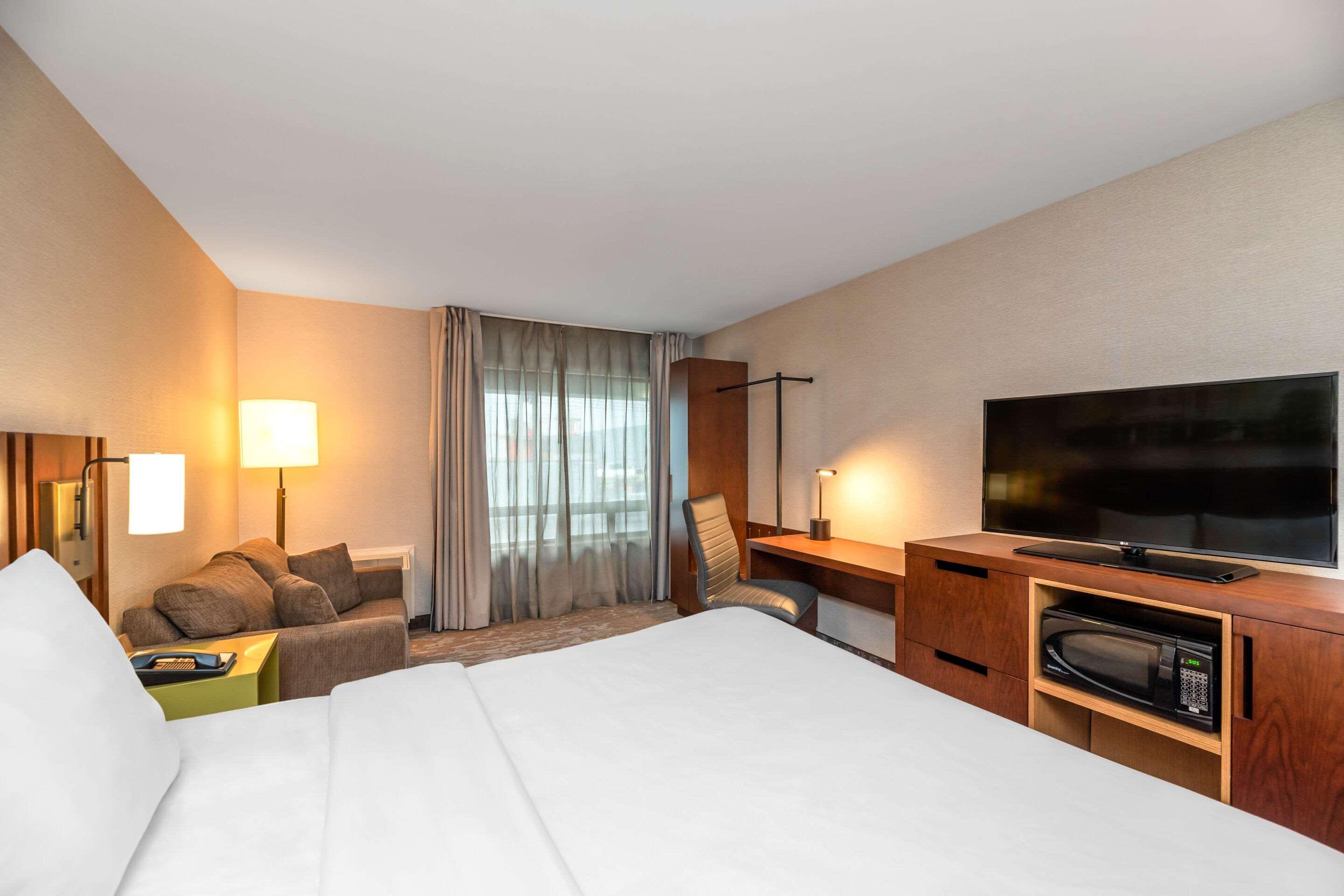 Comfort South Shore Inn